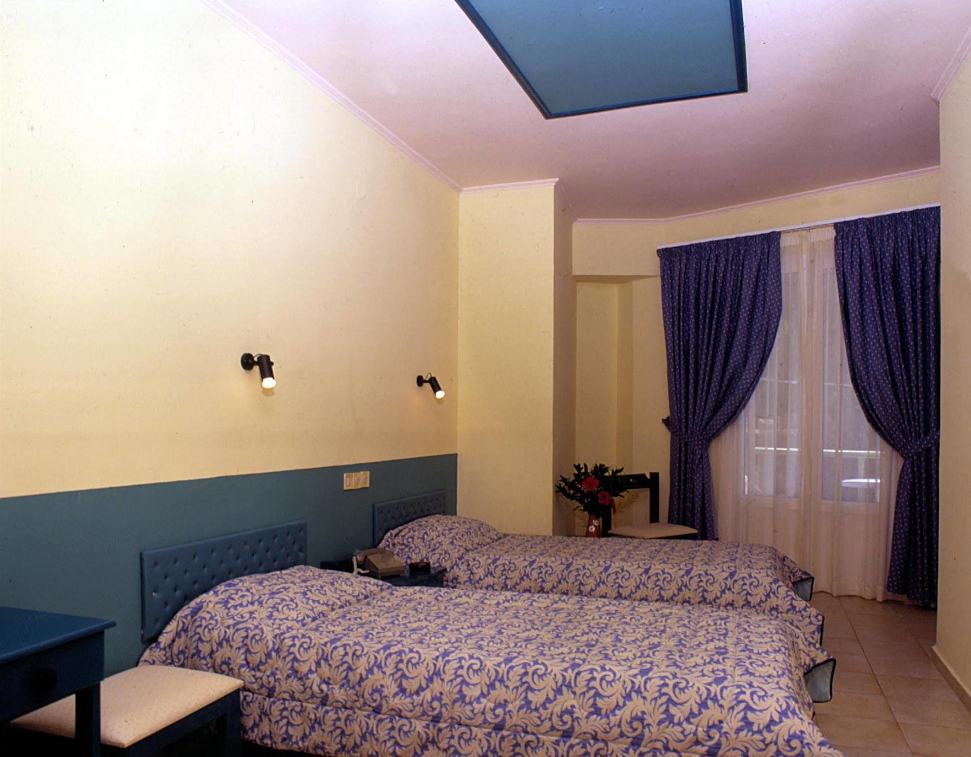 Hotel Ilios Херсонисос Екстериор снимка